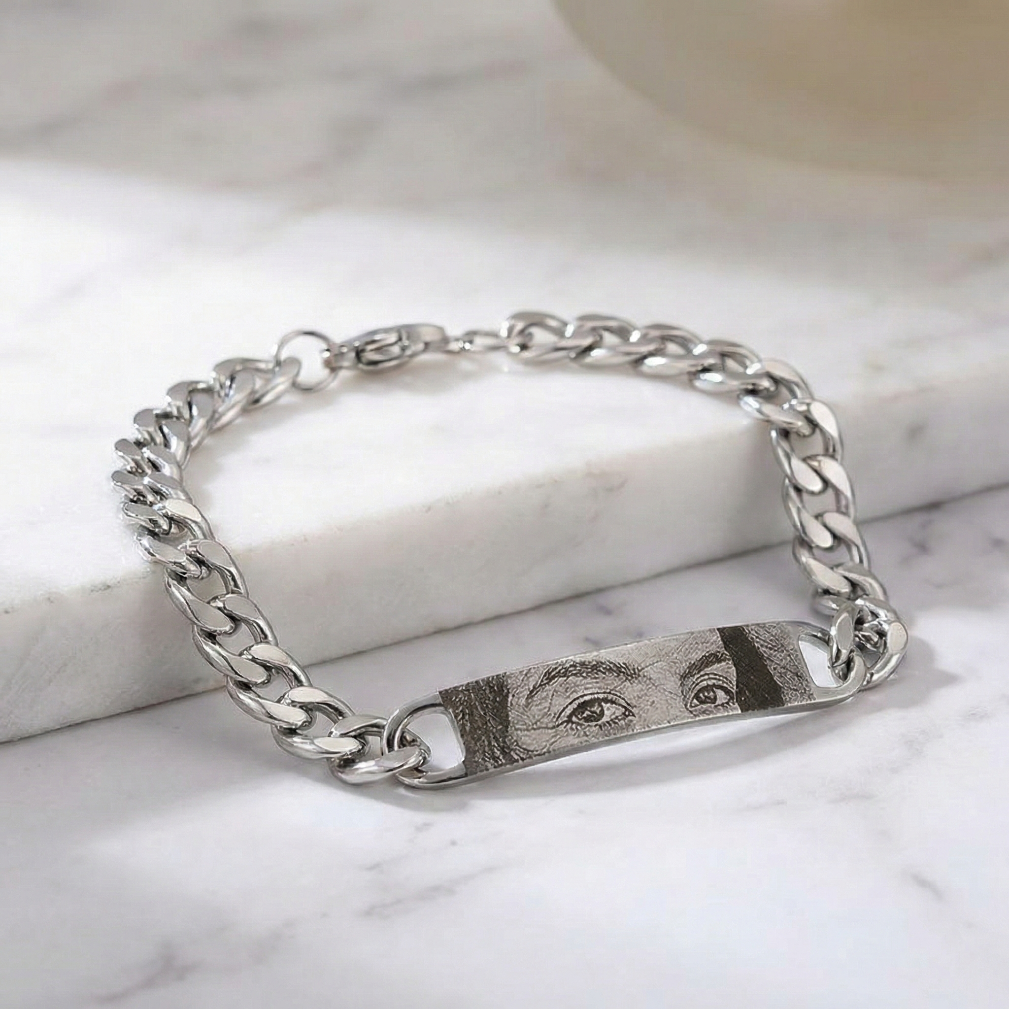 Řetízkový Náramek s gravírovaným pohledem